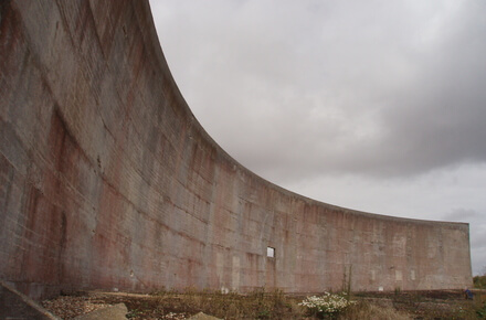 espejo de sonido de hormigón